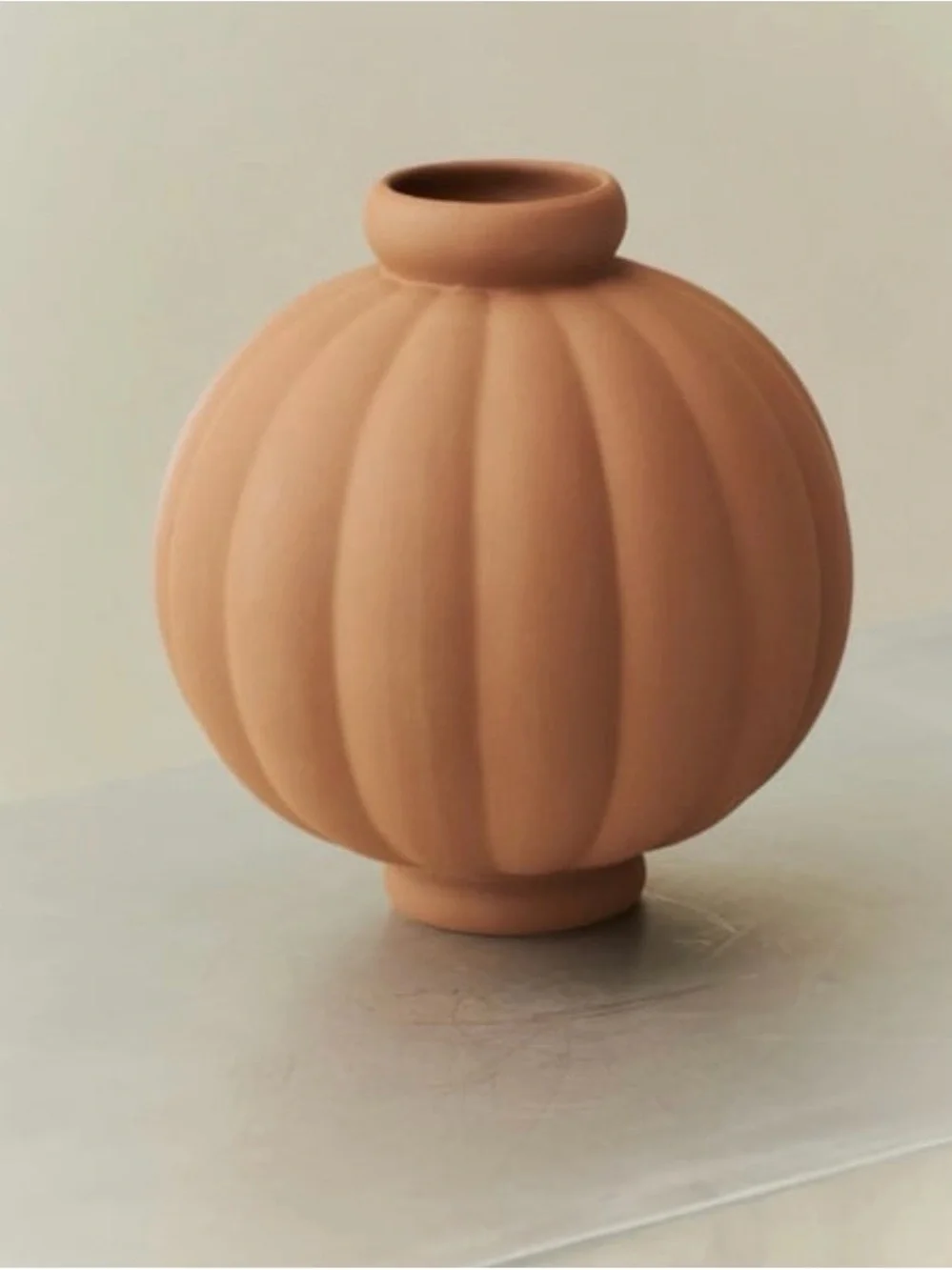 LOUISE roe BALLOON VASE 01 SANDED OCKER